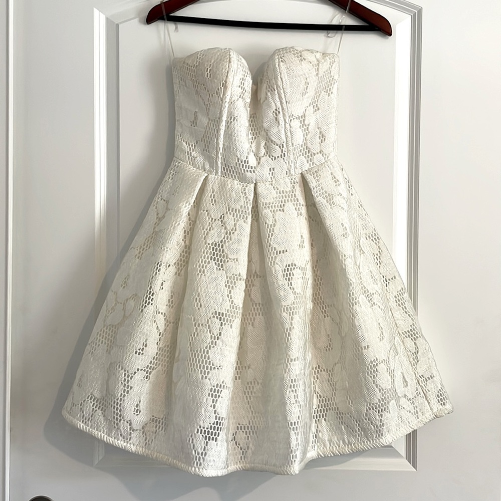 Gracia White Lace Strapless Dress